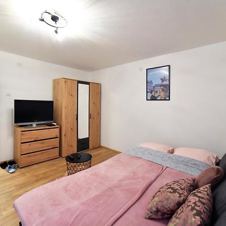 Studio Apartment Aneta ซาเกร็บ ภายนอก รูปภาพ