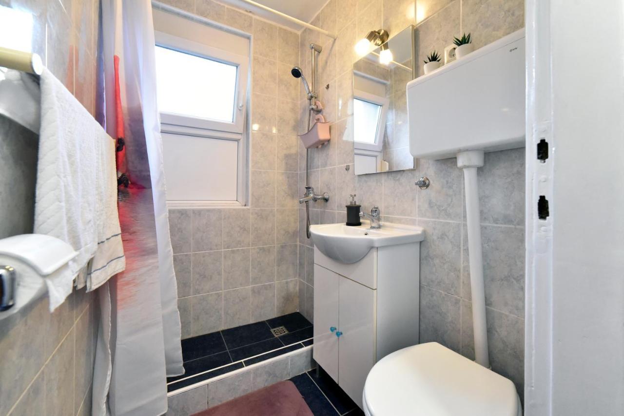 Studio Apartment Aneta ซาเกร็บ ภายนอก รูปภาพ